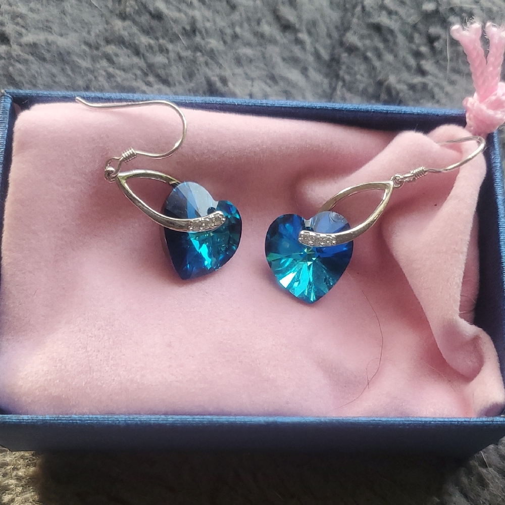 Source Unknown Teal Heart Earrings with Silver Twist